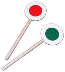 JELZŐTÁRCSA PIROS-ZÖLD 200MM-ES NYÉLLEL termék fő termékképe